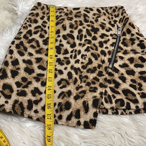 H&M Skirt womens Sz 2 Mini textured leopard print Faux Wrap Zipper Asymmetrical - Picture 10 of 11